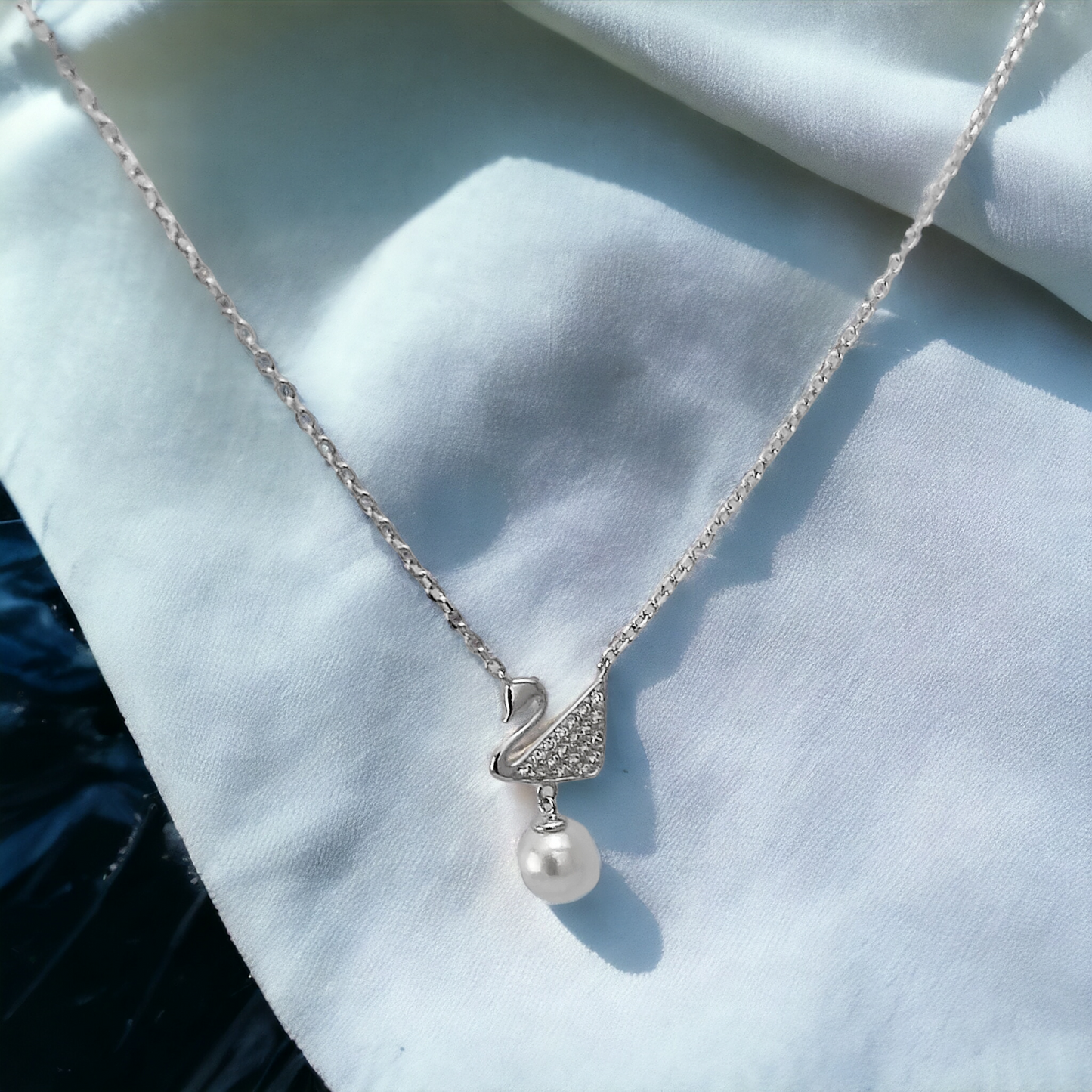 Pearl Swan Chain