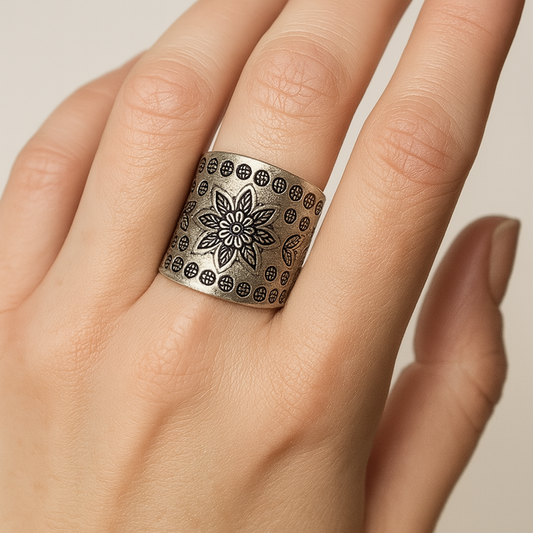 HANDCRAFTED TRIFLOWER RING