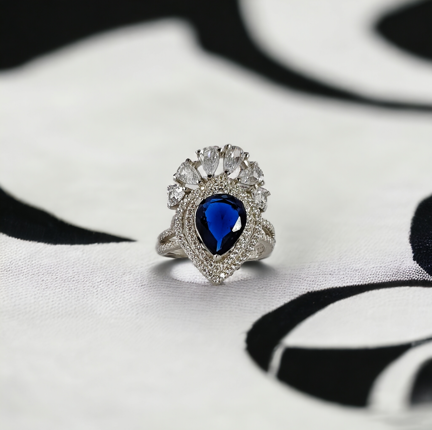 BLUE SAPPHIRE CROWN RING