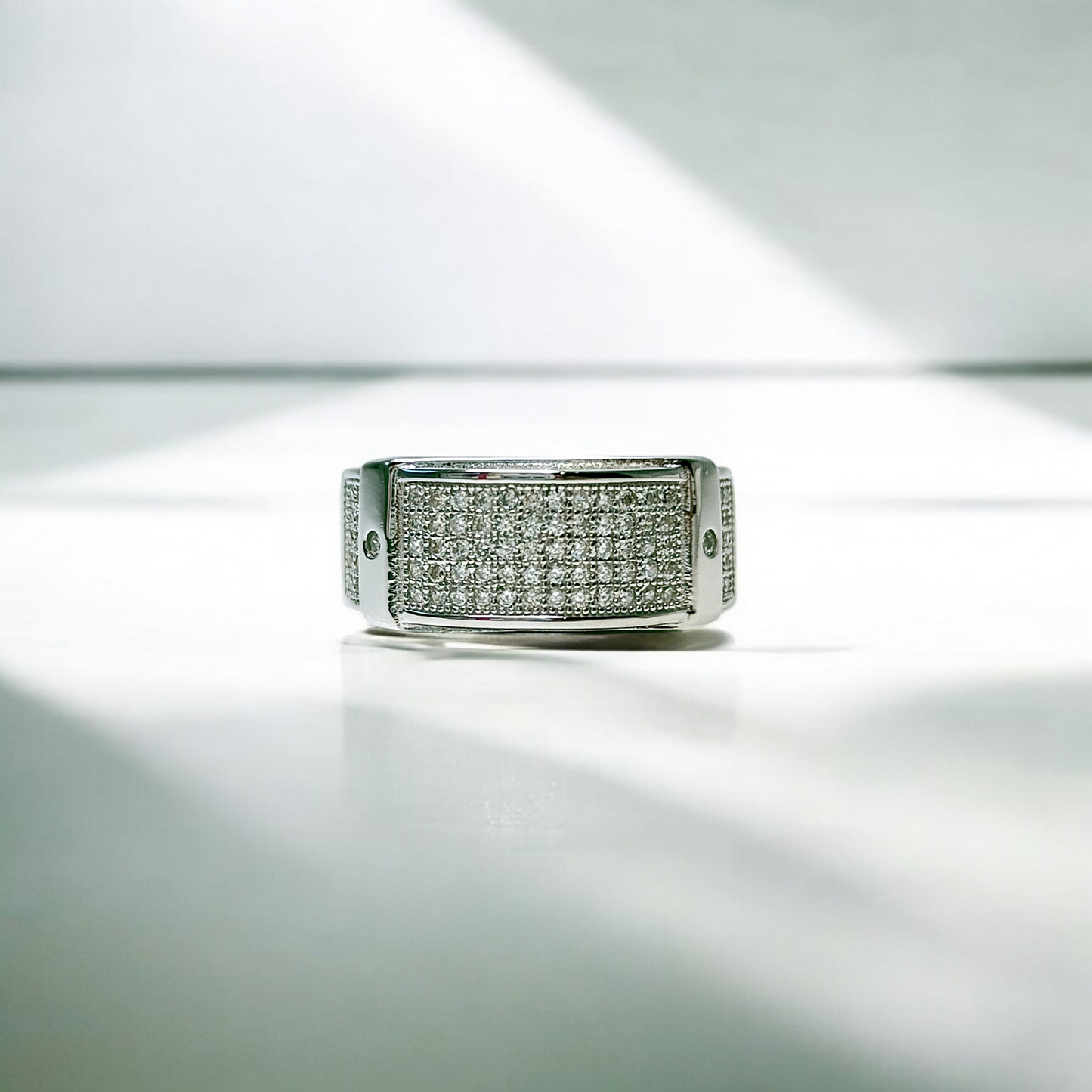 Soas in round Silver Ring