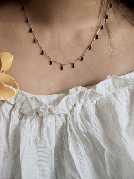 Queen Black Taper Chain