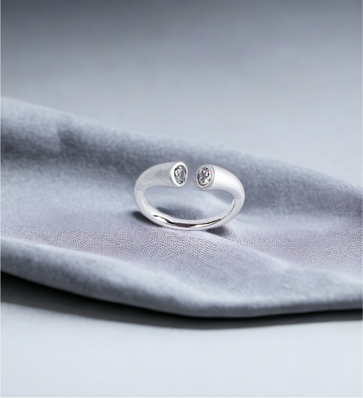 "Shine Bright: Embracing Modern Elegance with Silver Jewelry"
