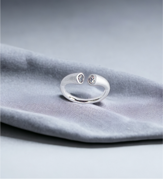 "Shine Bright: Embracing Modern Elegance with Silver Jewelry"