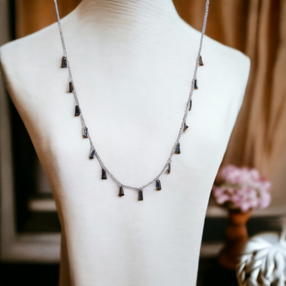 Queen Black Taper Chain