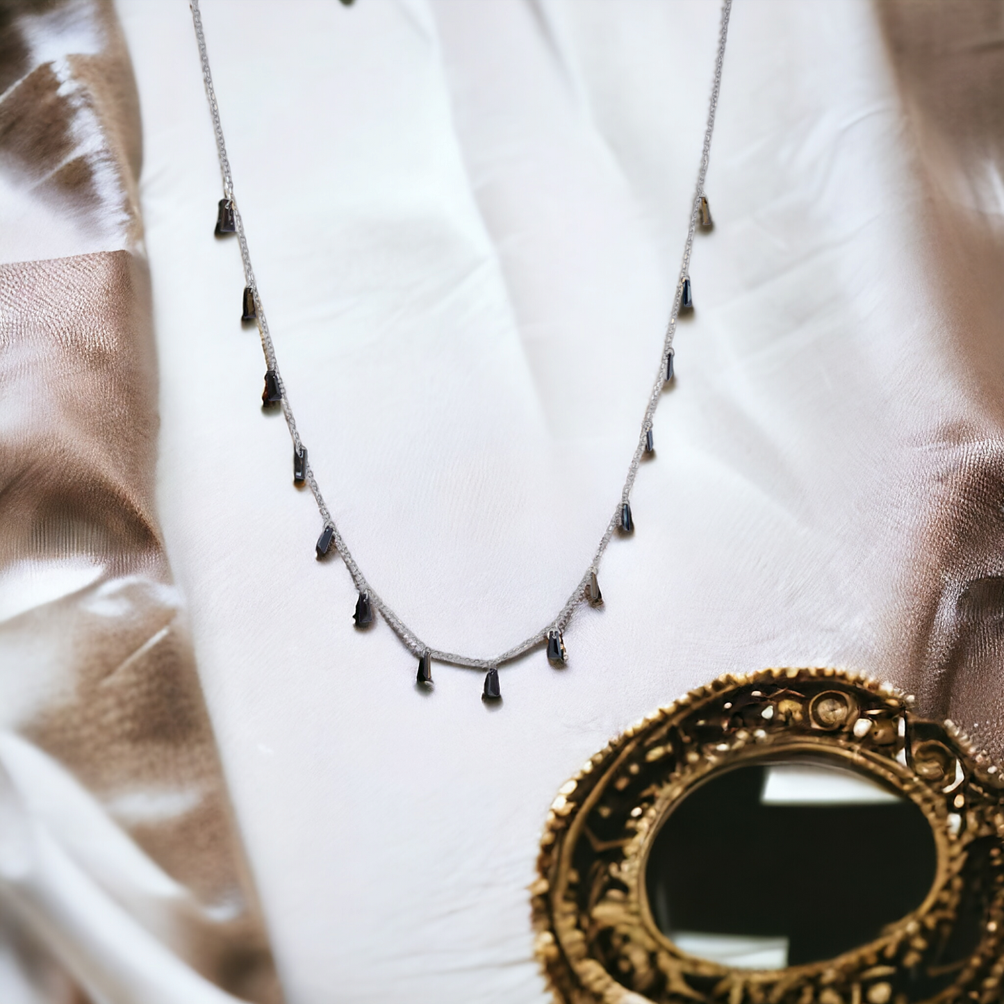 Queen Black Taper Chain