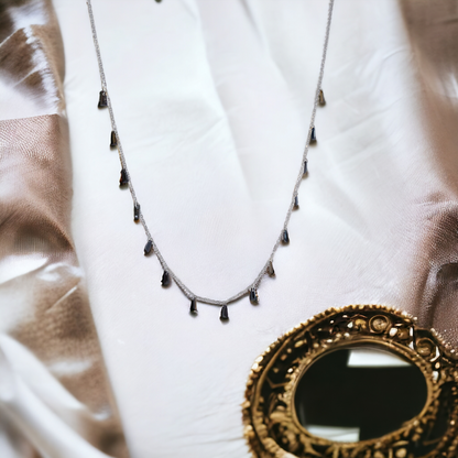 Queen Black Taper Chain