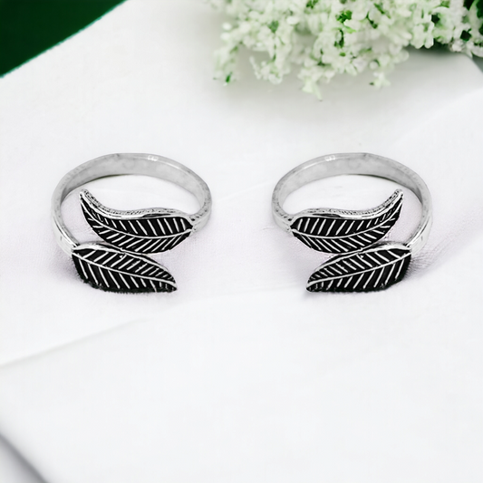 Curve Dual Leaf Toe Ring