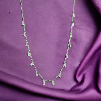 Queen White Taper Chain