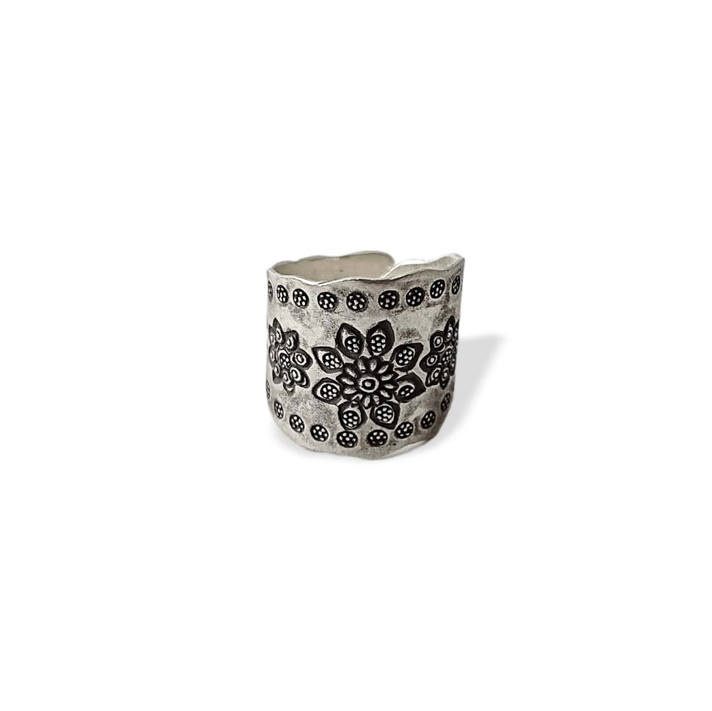 HANDCRAFTED TRIFLOWER RING