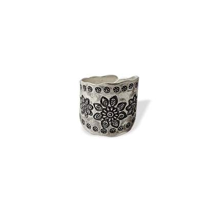 HANDCRAFTED TRIFLOWER RING
