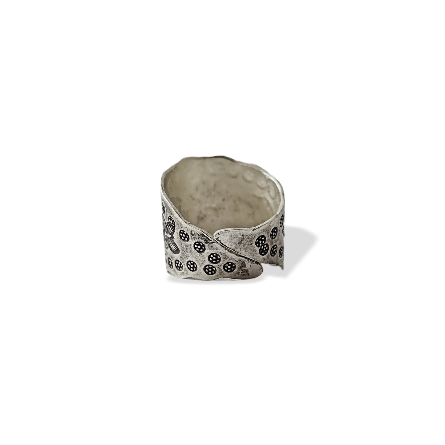HANDCRAFTED TRIFLOWER RING