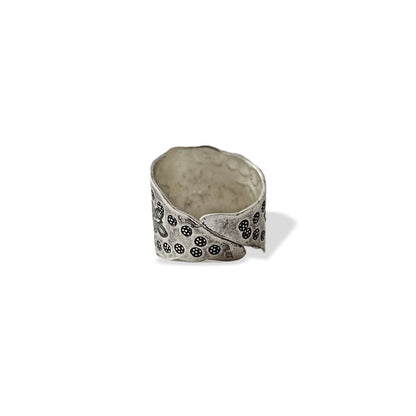HANDCRAFTED TRIFLOWER RING