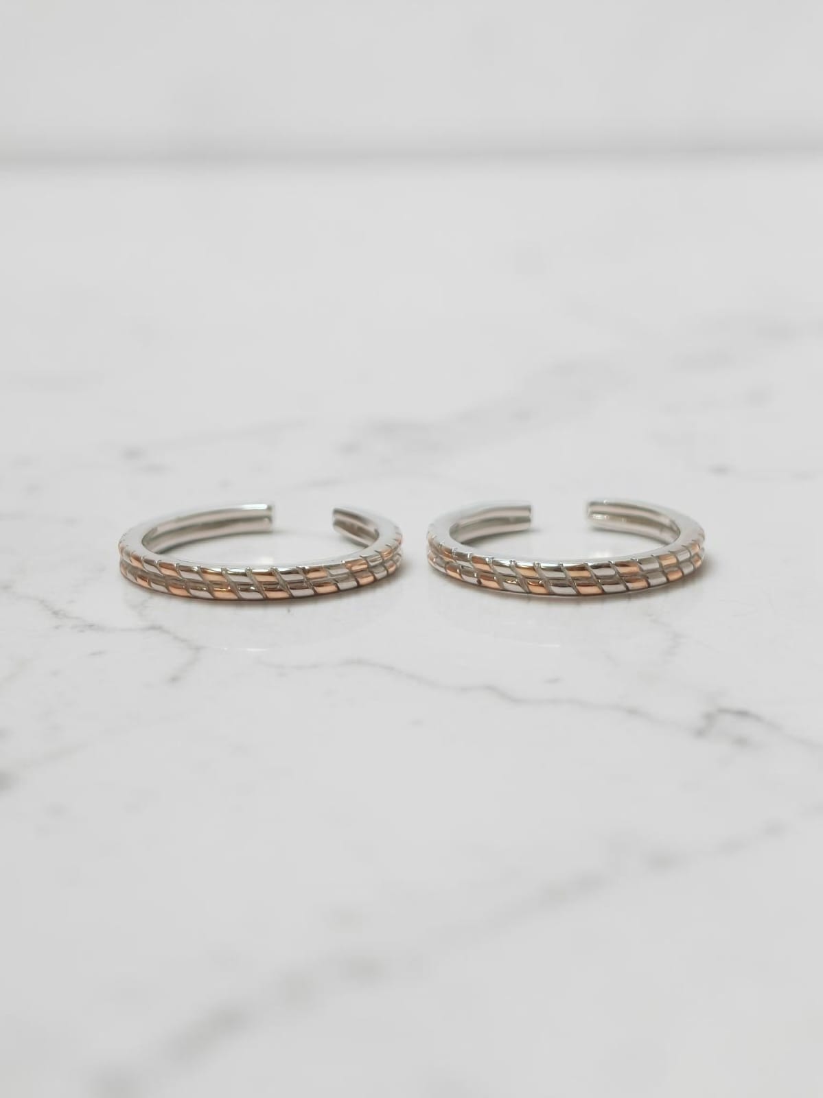 Dual Tone Band Toering